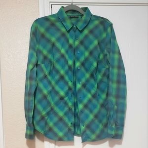 NEW YORK & COMPANY BLUE/GREEN PLAID LIKE PATTERN BUTTON UP SHIRT